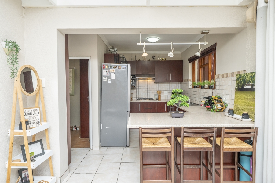 5 Bedroom Property for Sale in Kenridge Western Cape